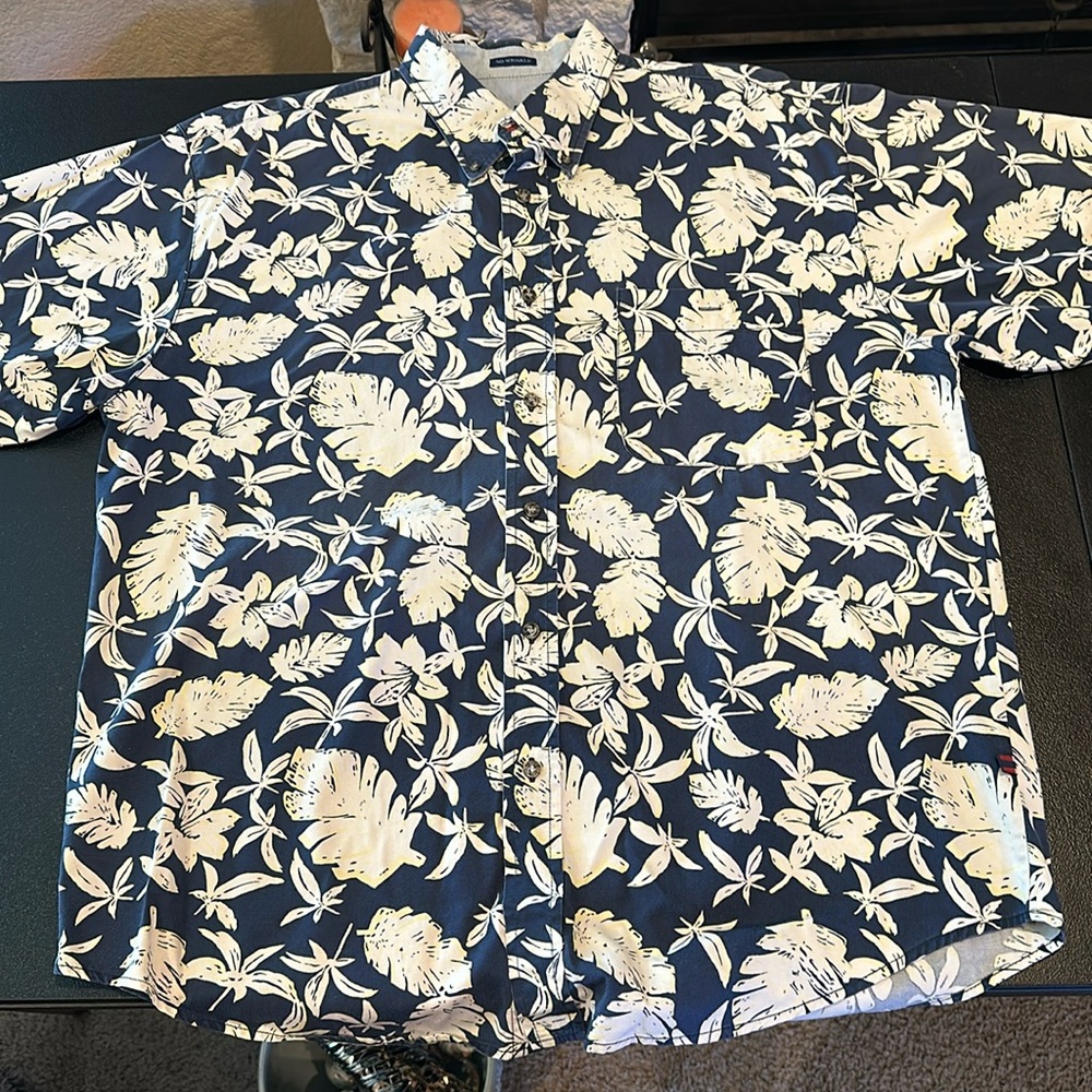 Bugle boy classics Hawaiian print button down short sleeve shirt size la…